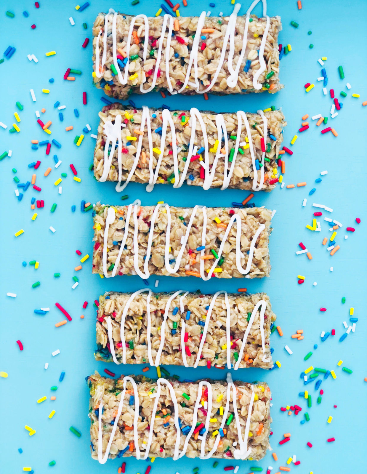 Skinny Funfetti Granola Bars: Healthy Cake Batter Snack Recipe